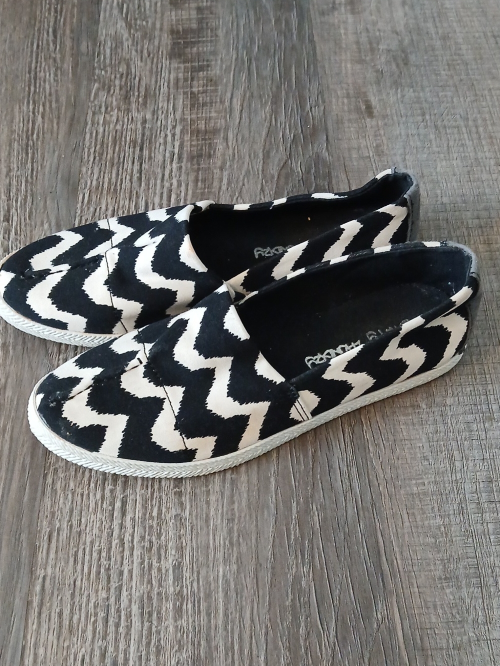 Dirty Laundry Black & White Zigzag Slip-Ons